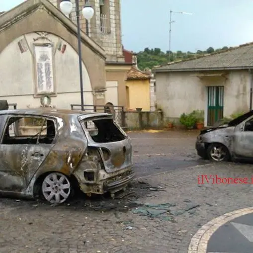 Maierato, due auto in fiamme nella notte