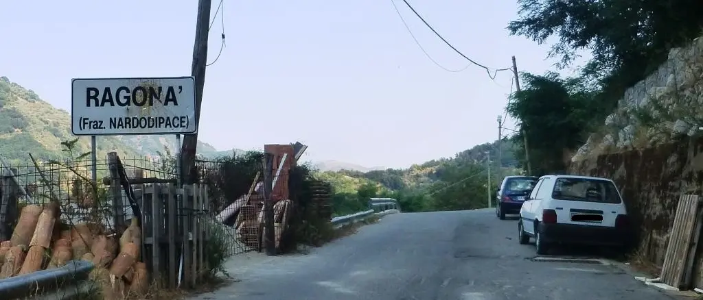 Crolla una casa a Ragonà, evacuata famiglia