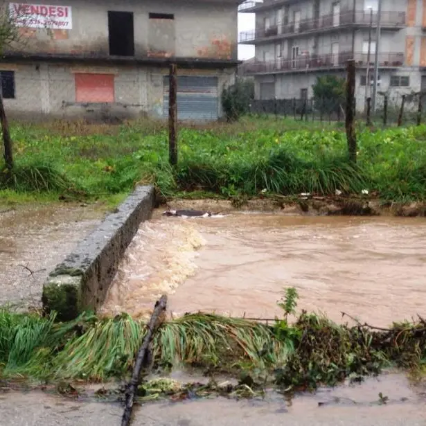 Il maltempo non dà tregua alle Serre, a Simbario esonda affluente dell’Ancinale