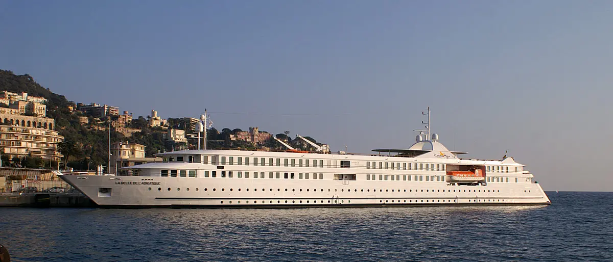 Crocieristi francesi in arrivo al porto di Vibo Marina