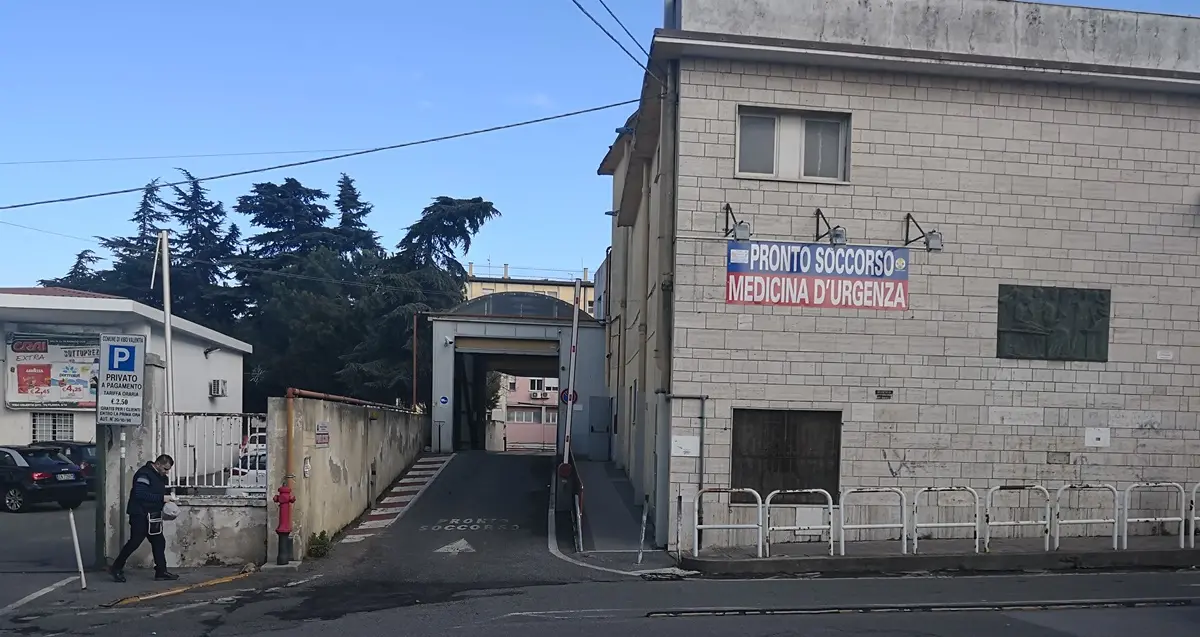 Covid nel Vibonese, Pronto soccorso con pochi medici: l’Asp proroga le prestazioni aggiuntive