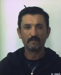 Minacciava con un coltello i clienti di un supermercato, arrestato