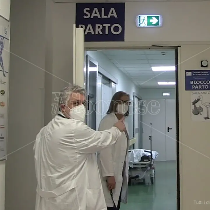 Il Covid dilaga tra le donne incinte, l’appello dei medici di Vibo: «Vaccinatevi» -Video