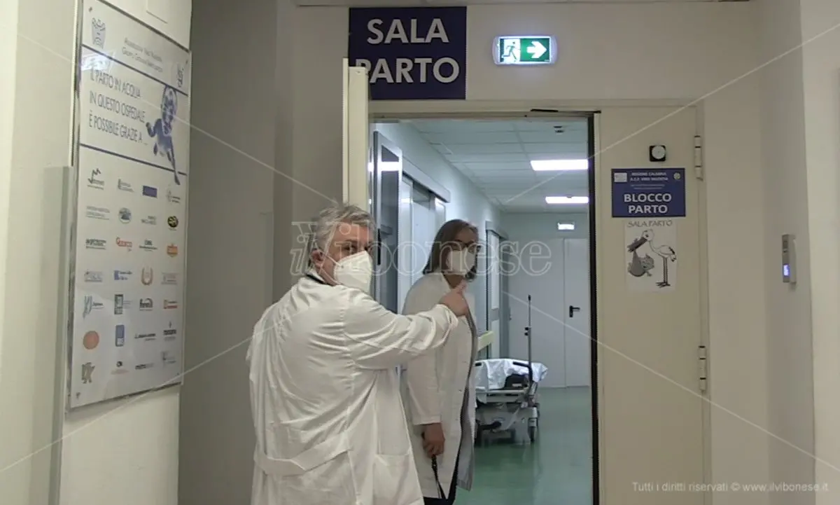 Il Covid dilaga tra le donne incinte, l’appello dei medici di Vibo: «Vaccinatevi» -Video
