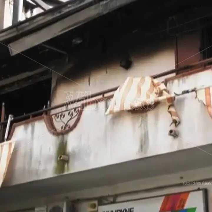 Giovane disabile muore nell’incendio di casa sua: dolore a Cinquefrondi -Video
