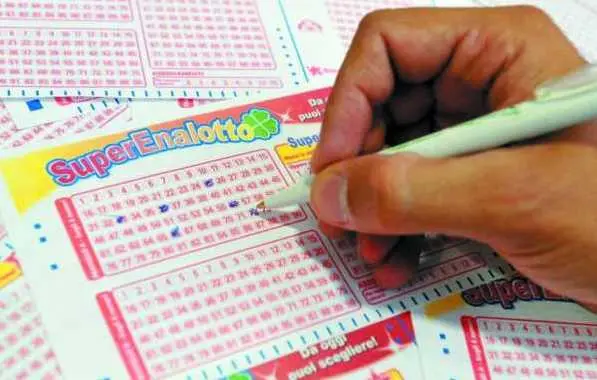 Superenalotto, vinti 62mila euro in una ricevitoria di Vibo