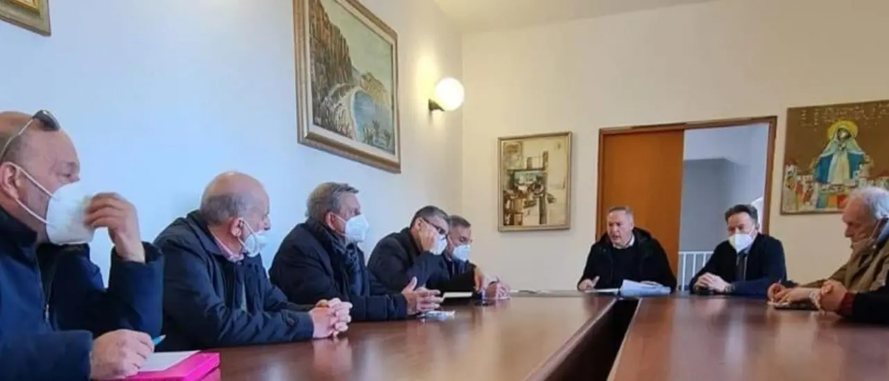 Mare inquinato e pulizia dei torrenti, vertice dei sindaci della Costa degli dei a Tropea