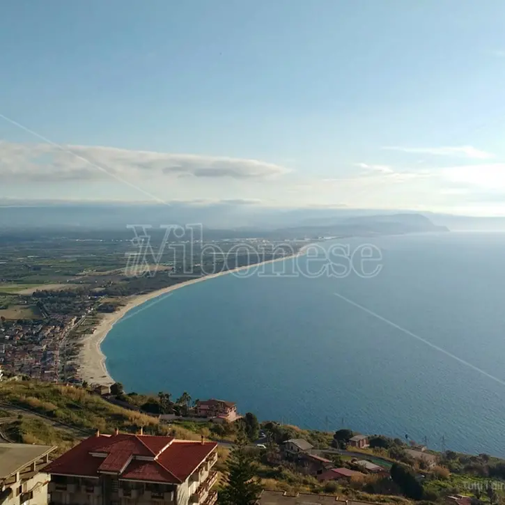 Elicotteri e droni sorvolano le coste calabresi per scovare eventuali illeciti -Video