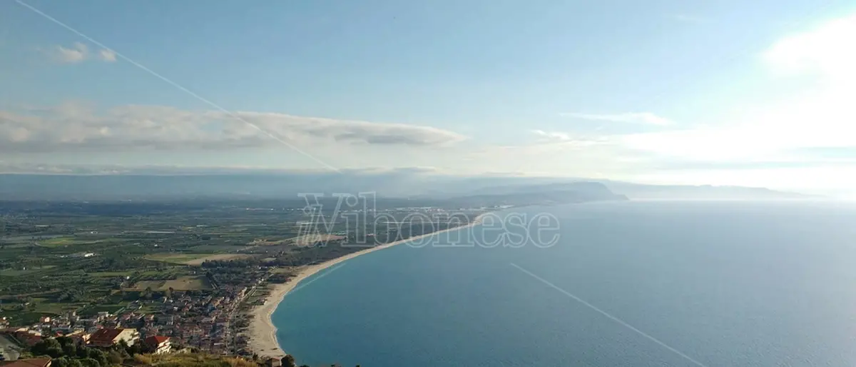 Elicotteri e droni sorvolano le coste calabresi per scovare eventuali illeciti -Video