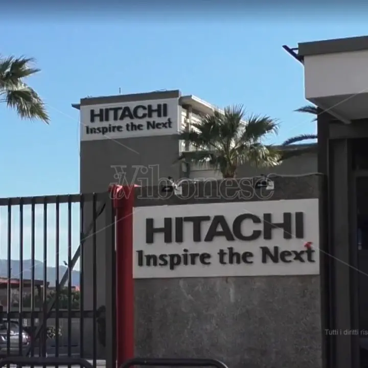 Operaio muore schiacciato da un carico di alluminio allo stabilimento Hitachi Rail di Reggio