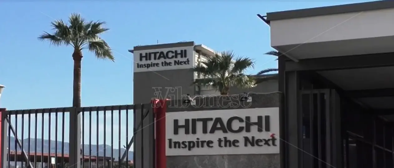 Operaio muore schiacciato da un carico di alluminio allo stabilimento Hitachi Rail di Reggio