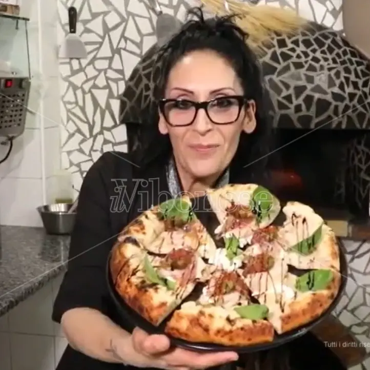Parghelia, Irene Malfarà è la seconda pizzaiola stellata d’Italia grazie alle sue creazioni gourmet - Video