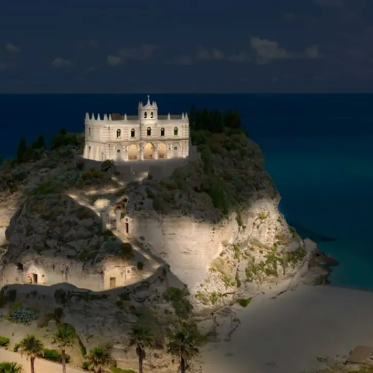 Tropea, per il Santuario della Madonna dell’Isola in arrivo un nuovo impianto di illuminazione led