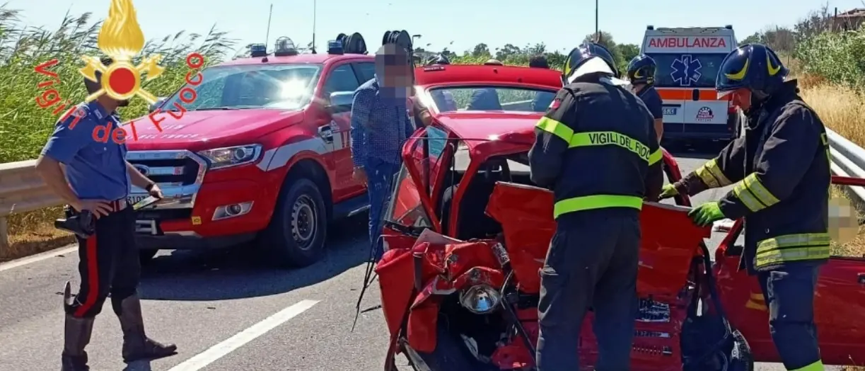 Incidente nel Crotonese, morto un 31enne nello scontro tra un’auto e un camper
