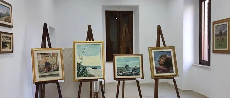“Percorsi espressivi”, l’arte di Mimmo Corrado sbarca in Calabria
