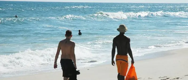 Coppia gay respinta a Ricadi, l’albergatore non parla: «Niente di cui scusarmi»