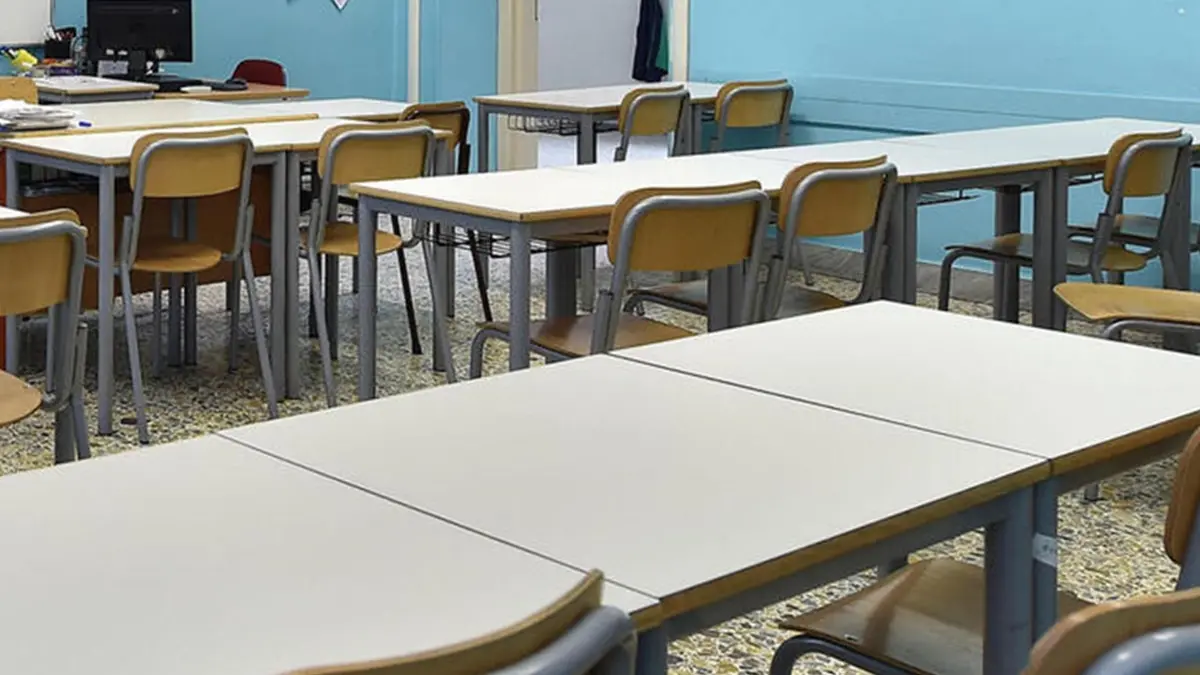 Disposizioni di sicurezza nelle aule del Convitto Umberto Primo, Torino, 11 maggio 2020. ANSA/ALESSANDRO DI MARCO , ANSA