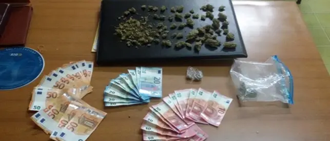 Turisti tedeschi spacciavano a Capo Vaticano per pagarsi vacanza, arrestati