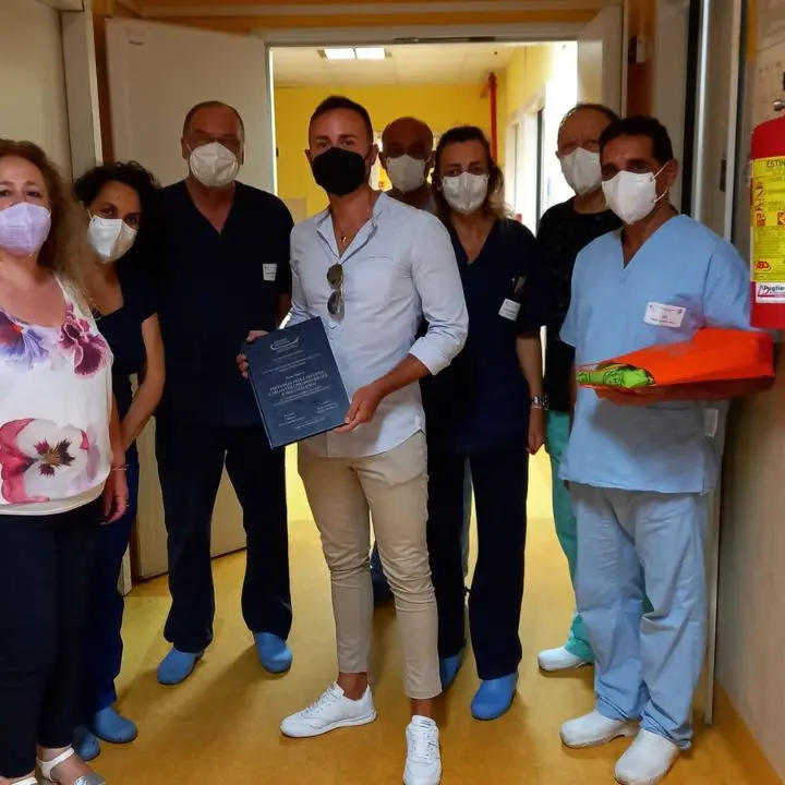 Salvarono la madre dal Covid: il figlio dedica la tesi ai sanitari dell'ospedale di Vibo