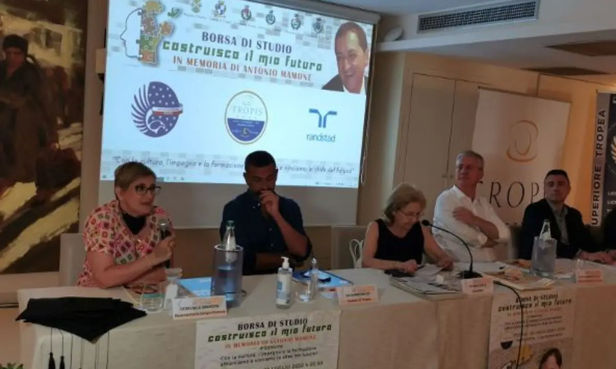 Tropea, borse di studio in memoria di Antonio Mamone: i nomi dei vincitori - Video