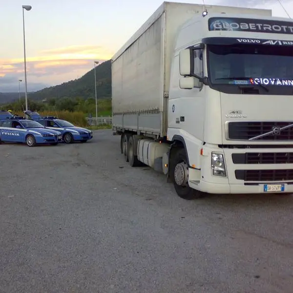 False certificazioni e furto di gasolio, denunce della Polstrada nel Vibonese
