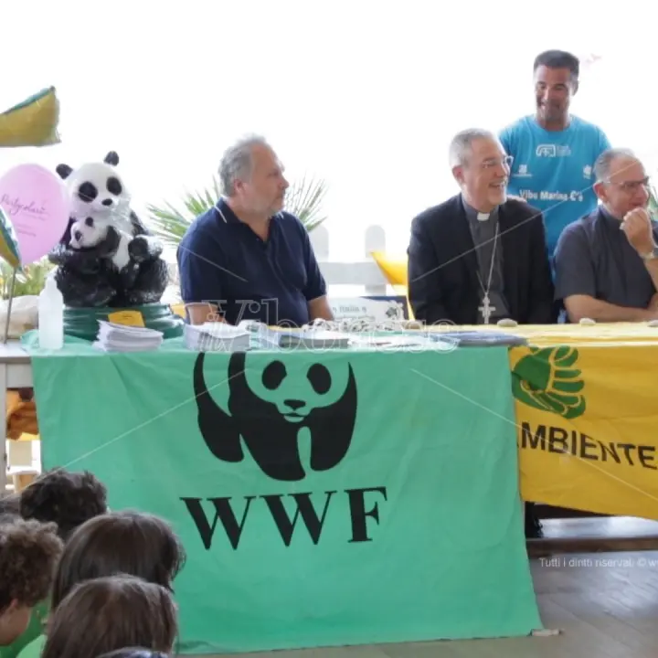 “Vibo Marina c’è”: iniziativa green al lido La Playa con vescovo, Legambiente e Wwf -Video