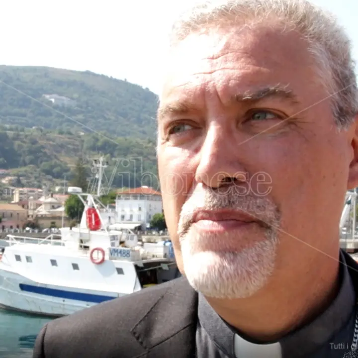 Processione a mare, il vescovo si appella a cittadini e associazioni: «La Chiesa non può restare sola» -Video