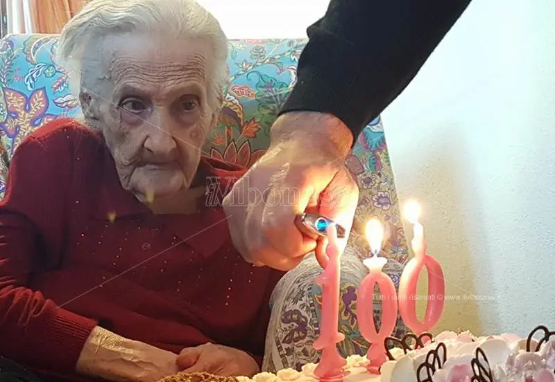 Sciconi in festa per i cento anni di nonna Nilde (VIDEO)