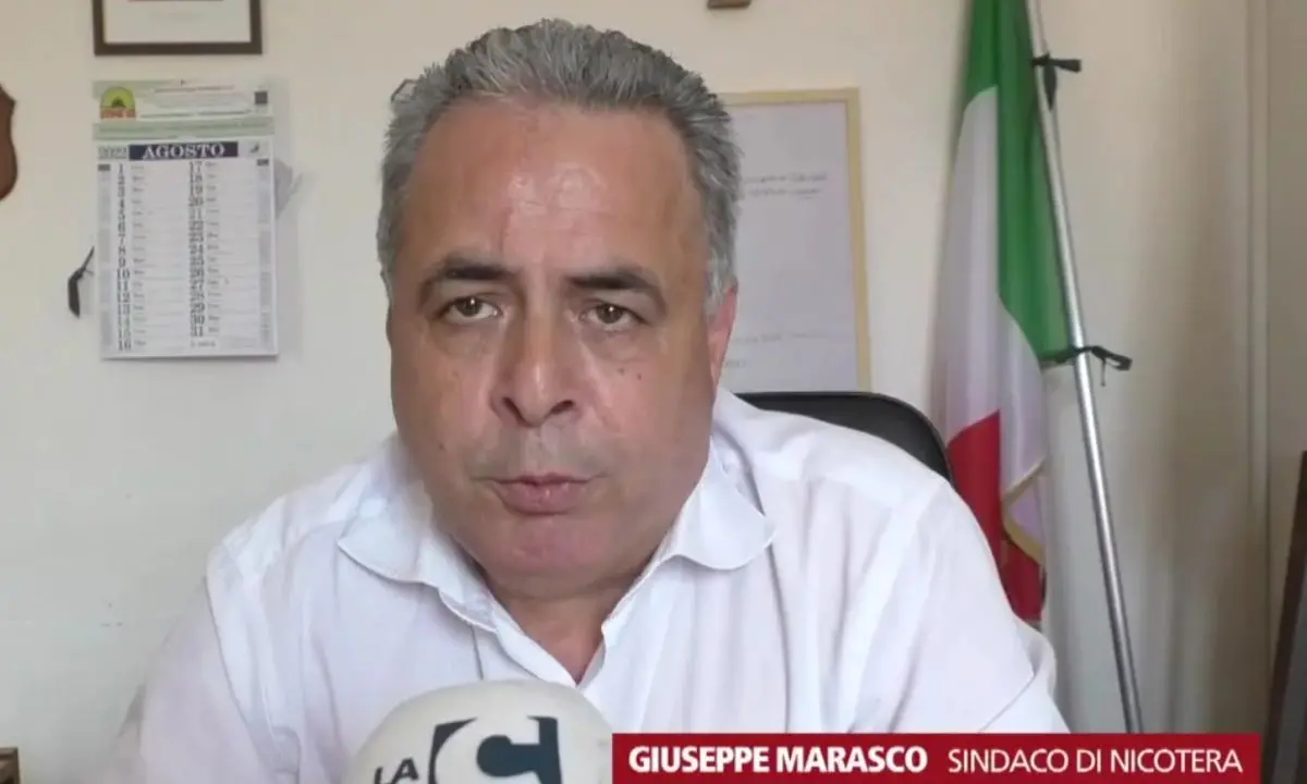 Mare sporco a Nicotera, il sindaco Marasco chiede il controllo con i droni - Video