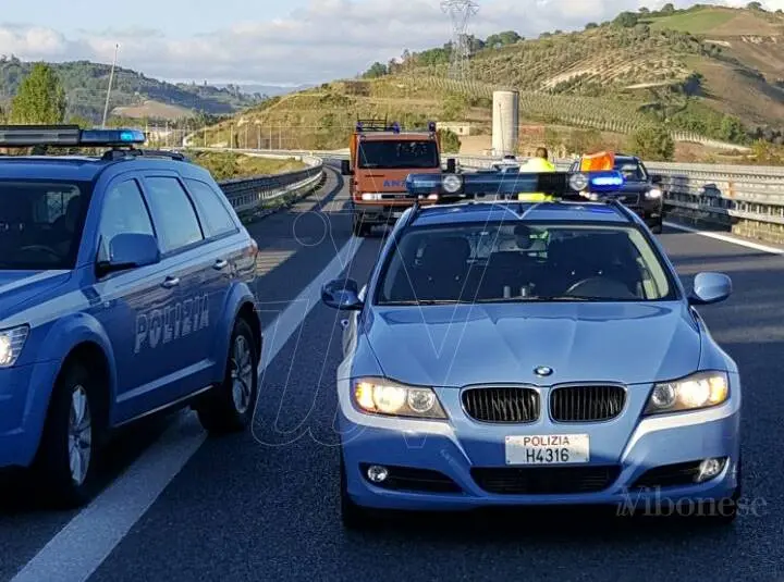 Grave incidente sulla A2 nei pressi dello svincolo di Pizzo, tre i feriti