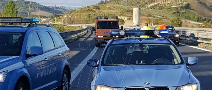 Grave incidente sulla A2 nei pressi dello svincolo di Pizzo, tre i feriti