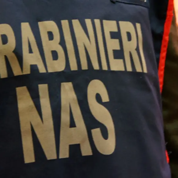 Calabria, in malattia vendeva dolciumi: denunciato dipendente pubblico