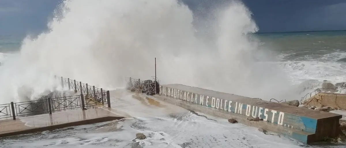 Maltempo e mareggiate a Pizzo, la giunta chiede lo stato di calamità naturale