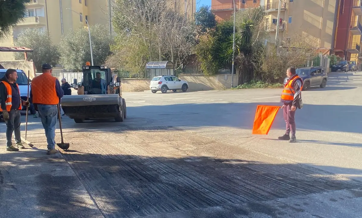 Buche a Vibo, iniziati i lavori per la bitumazione di alcune strade
