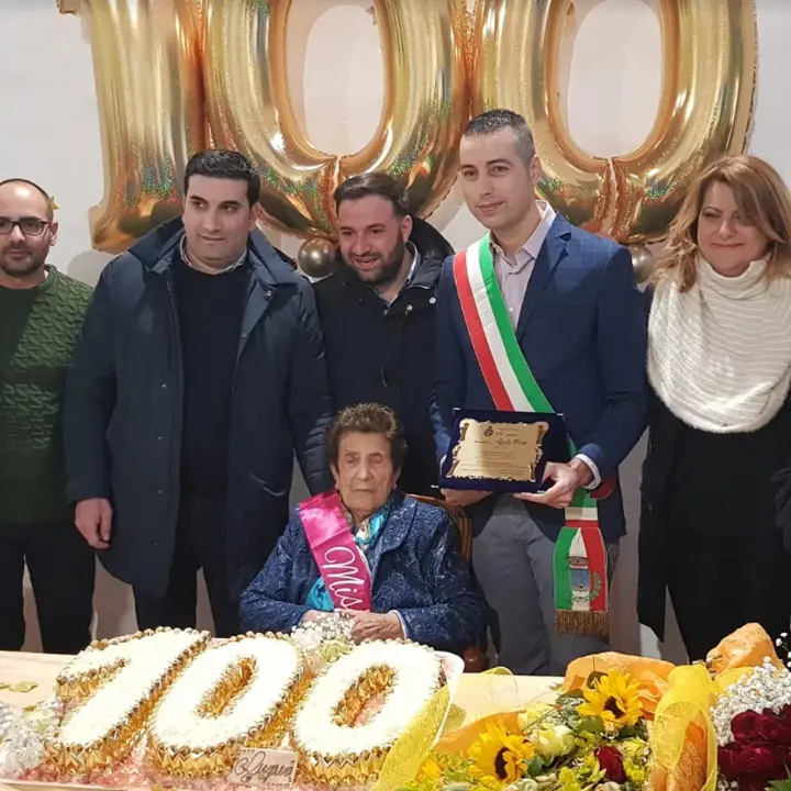 Grande festa a Filogaso per i cento anni di nonna Agata Fiore