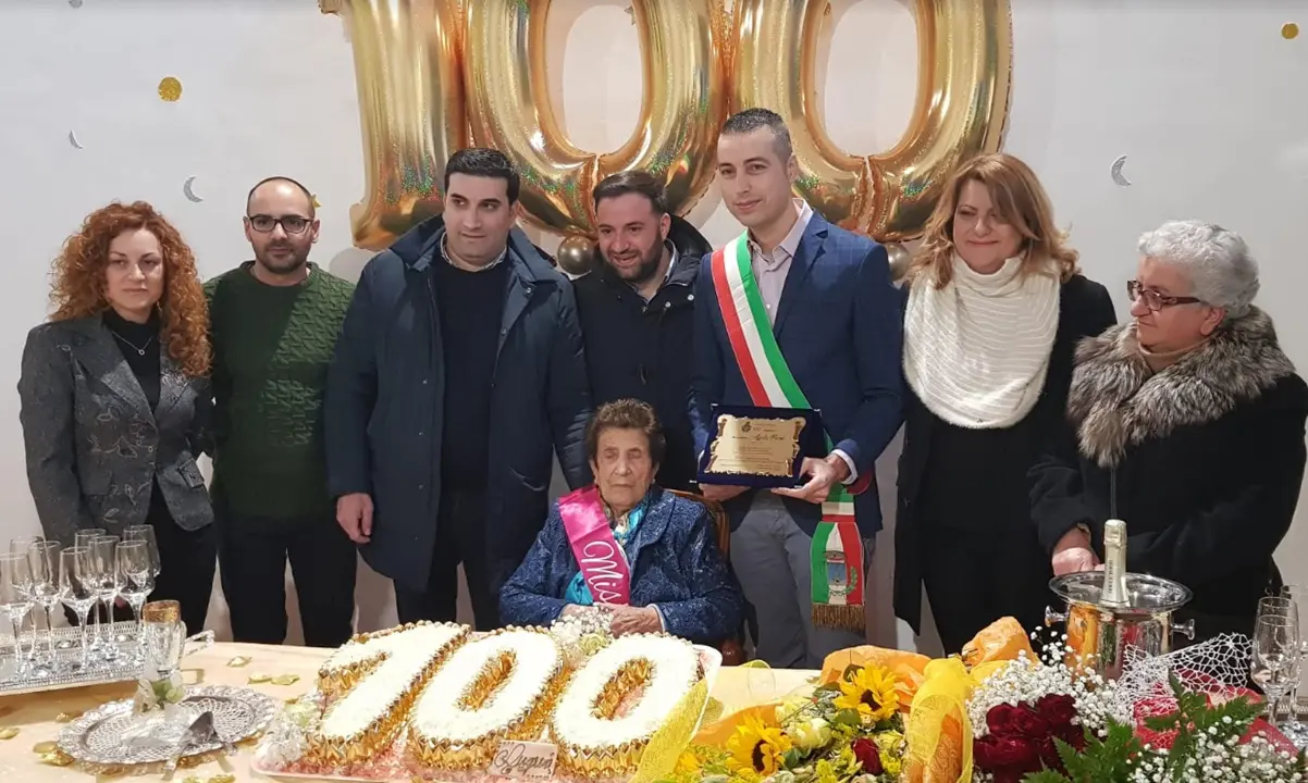 Grande festa a Filogaso per i cento anni di nonna Agata Fiore