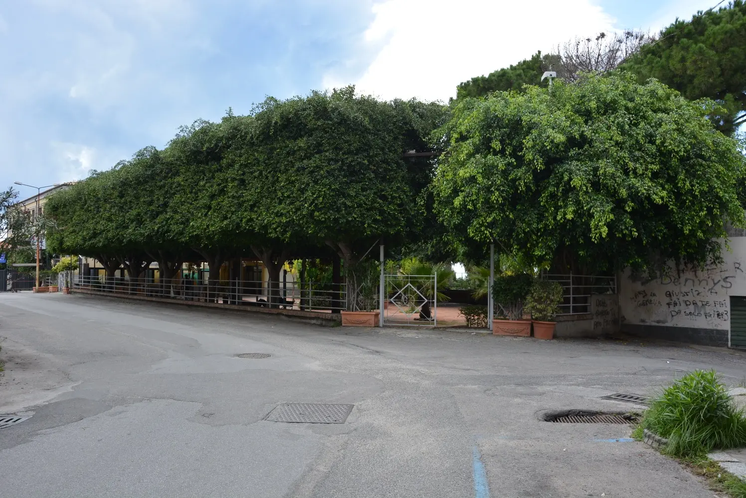 Tropea: non c'è pace per Villa Ghirlanda, vandali contro i giochi per i bimbi