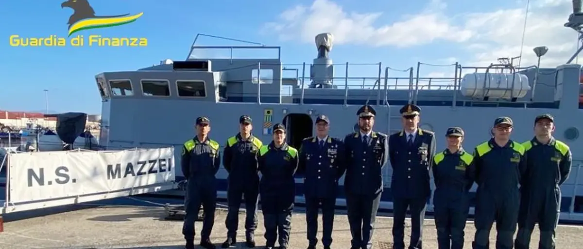 La Nave scuola \"Mazzei\" della Guardia di finanza fa tappa al porto di Vibo Marina - Foto