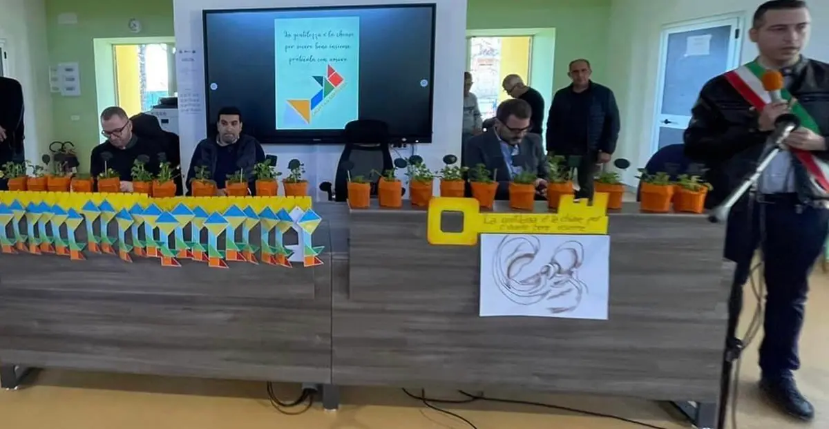 Filogaso dà il benvenuto ai nuovi nati con la consegna della \"chiave della gentilezza\"