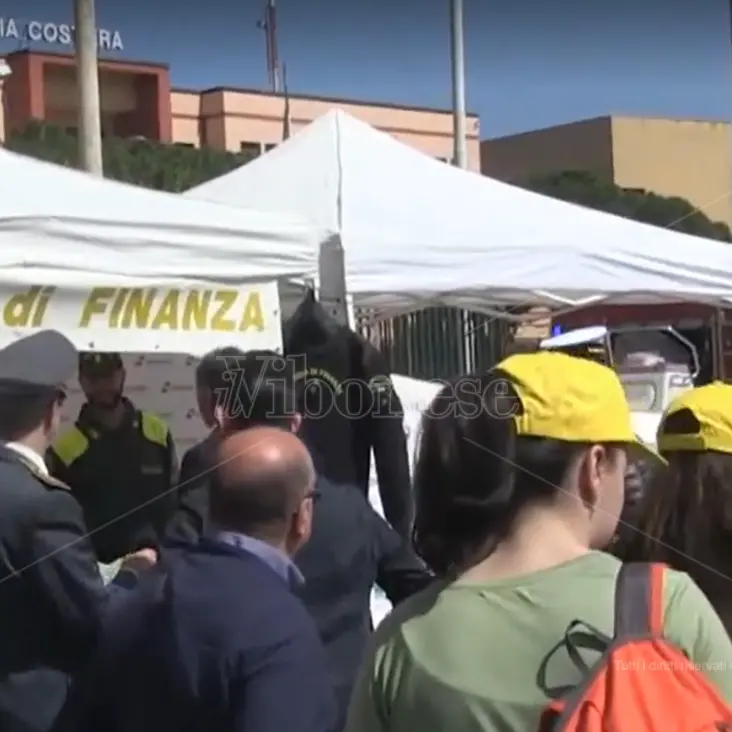 Vibo Marina, centinaia di studenti dell’istituto Vespucci protagonisti della Giornata del mare -Video