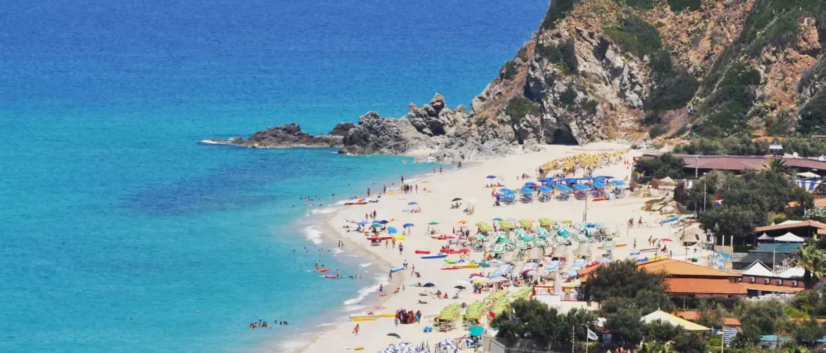 Estate a Zambrone, pronto a ripartire il servizio navetta destinazione mare: gli orari