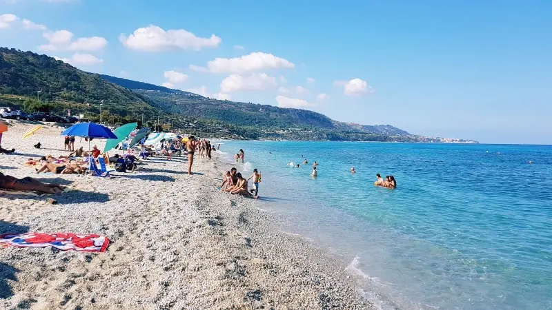 Solo quattro comuni vibonesi entrano nella guida \"Il mare più bello 2024\" di Legambiente ma nessuno conquista i primi posti