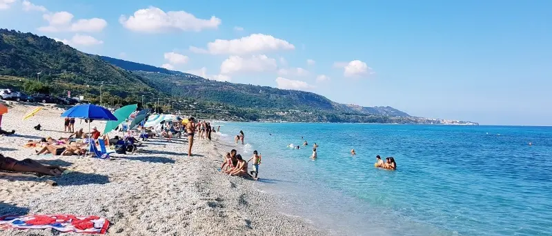 Solo quattro comuni vibonesi entrano nella guida \"Il mare più bello 2024\" di Legambiente ma nessuno conquista i primi posti