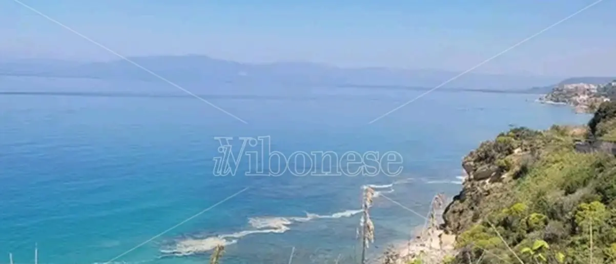 Arriva l'estate, ma a Bivona la schiumetta torna ad assediare il litorale