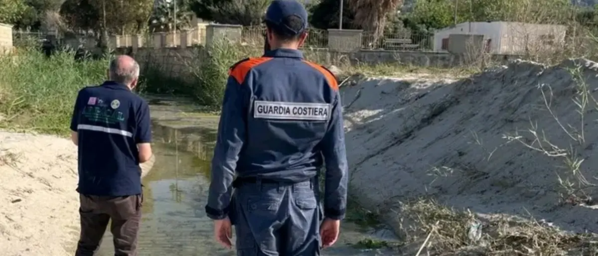Chiazze giallastre in mare a Bivona, scattano i controlli di Arpacal e Capitaneria di Porto