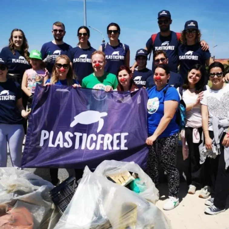 Lotta alla plastica, l’associazione “Adesso Pizzo” in campo