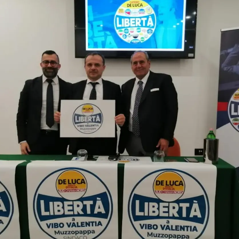 “Sud chiama Nord”, Cateno De Luca a Vibo per sostenere il candidato Muzzopappa