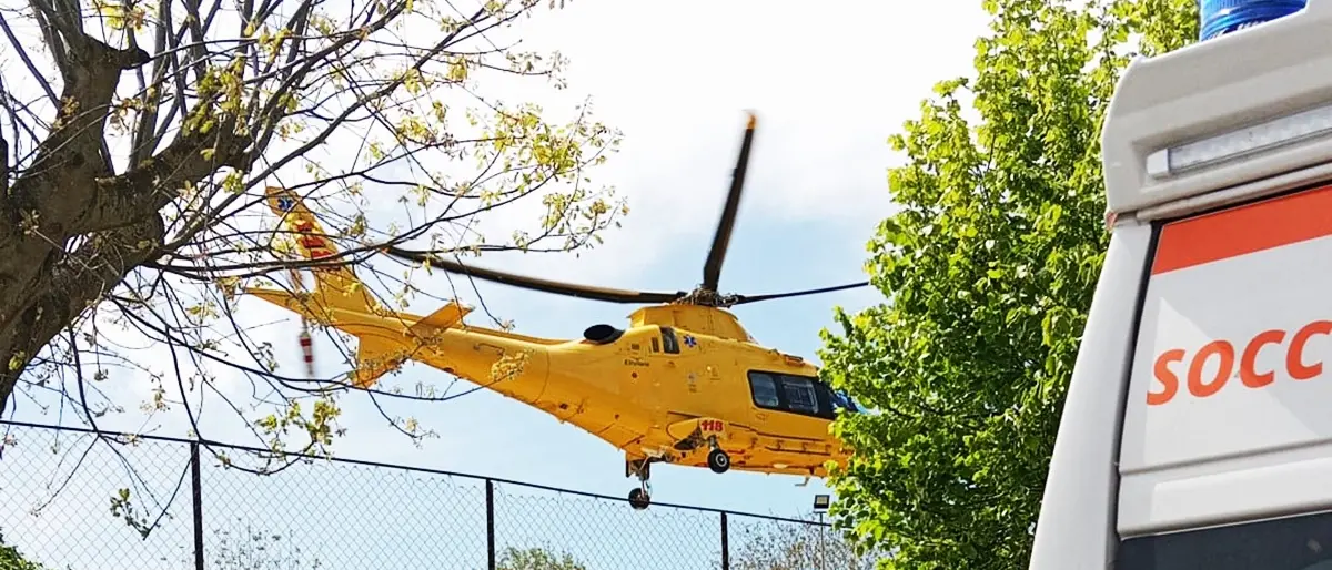 Trattore si ribalta e schiaccia un agricoltore nel Vibonese: interviene l'elisoccorso
