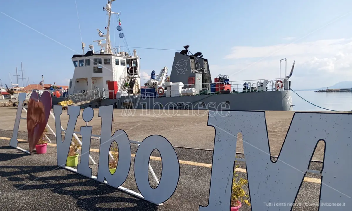 La “Sea Eagle” ormeggiata al porto di Vibo Marina per contrastare la pesca illegale