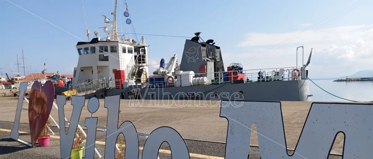 La “Sea Eagle” ormeggiata al porto di Vibo Marina per contrastare la pesca illegale